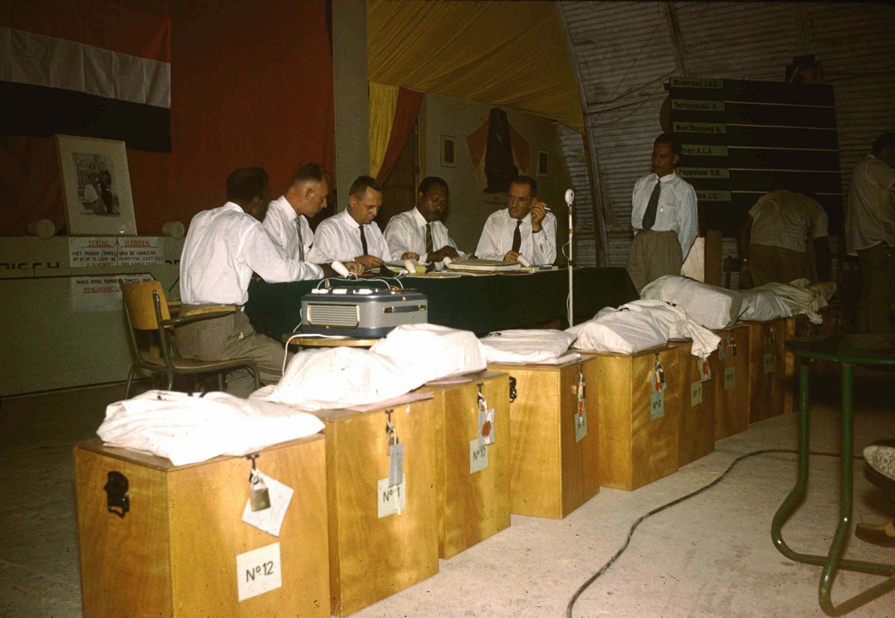 BD/209/8008 - 
Verkiezingen Nieuw Guinea Raad
