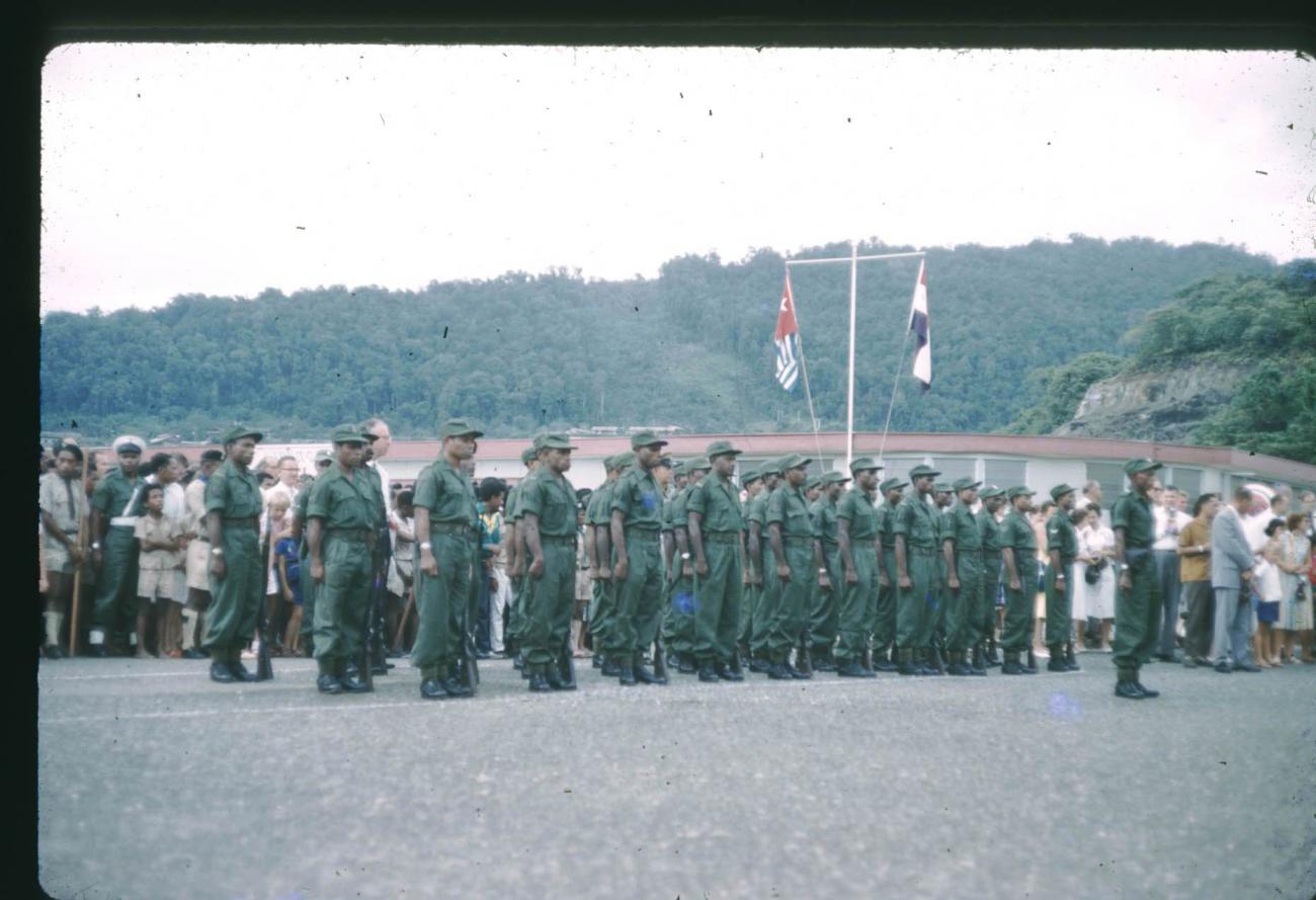 BD/209/9043 - 
Verkiezingen Nieuw Guinea Raad
