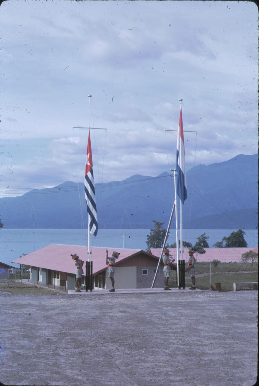 BD/209/9121 - 
Opleidingskamp Papoea Vrijwilligers Korps te Manokwari
