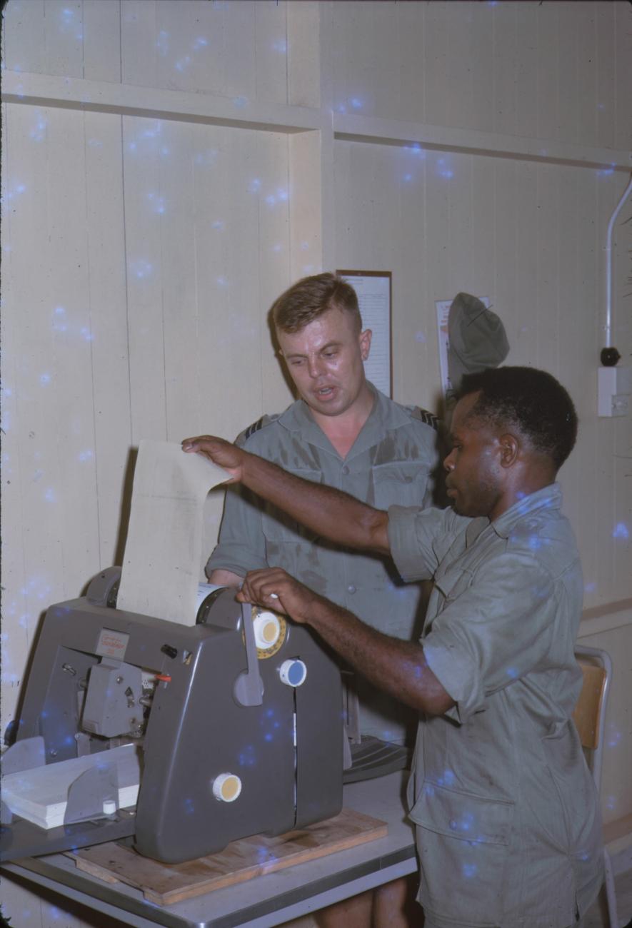 BD/209/9167 - 
Opleidingskamp Papoea Vrijwilligers Korps te Manokwari
