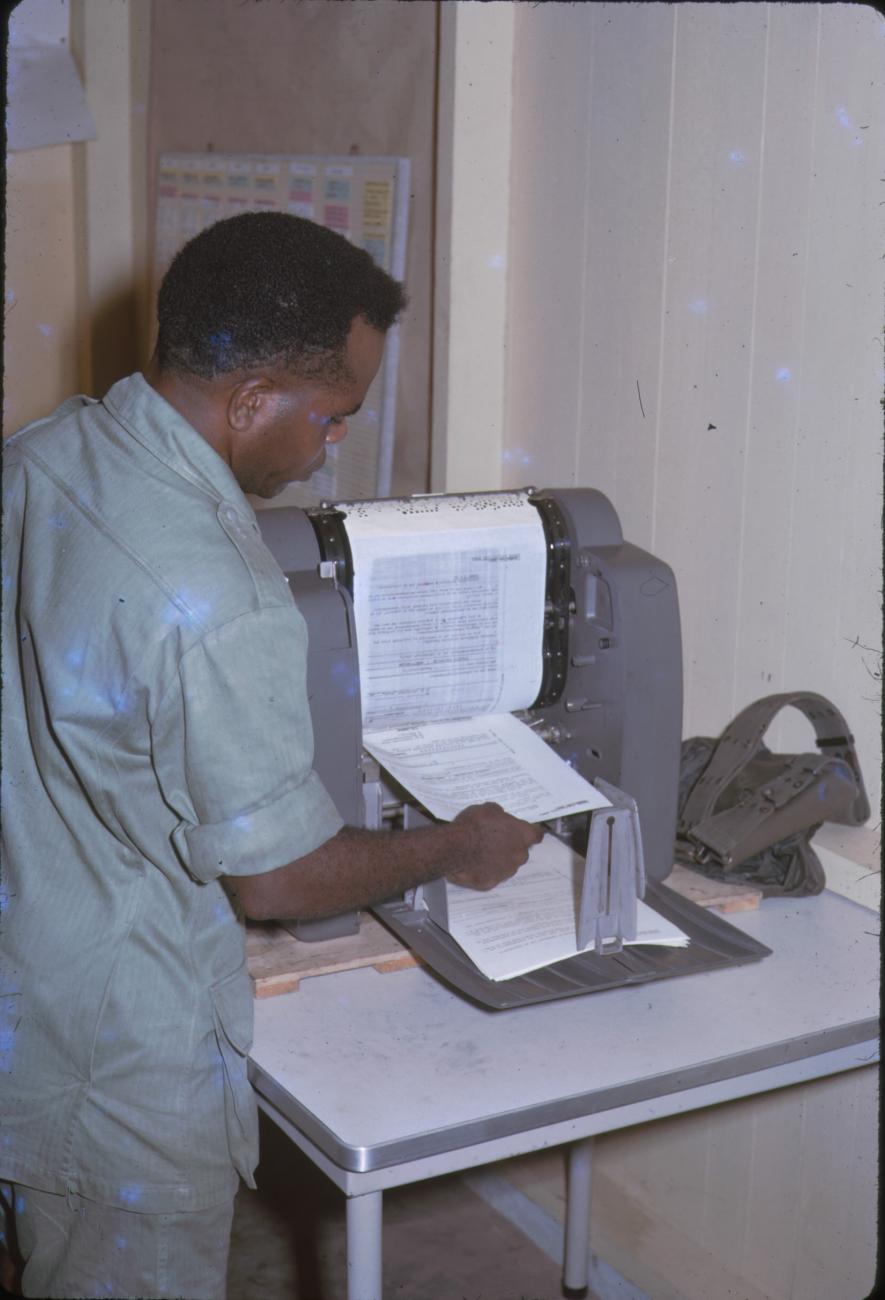 BD/209/9168 - 
Opleidingskamp Papoea Vrijwilligers Korps te Manokwari
