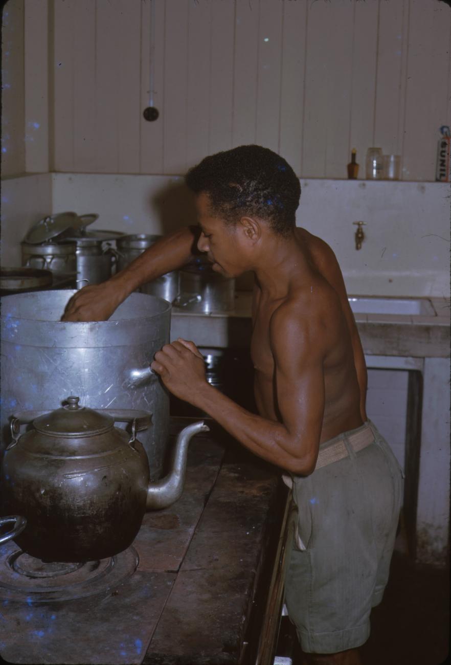 BD/209/9172 - 
Opleidingskamp Papoea Vrijwilligers Korps te Manokwari
