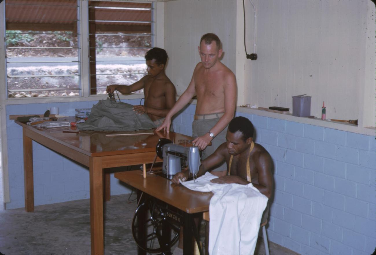BD/209/9195 - 
Opleidingskamp Papoea Vrijwilligers Korps te Manokwari
