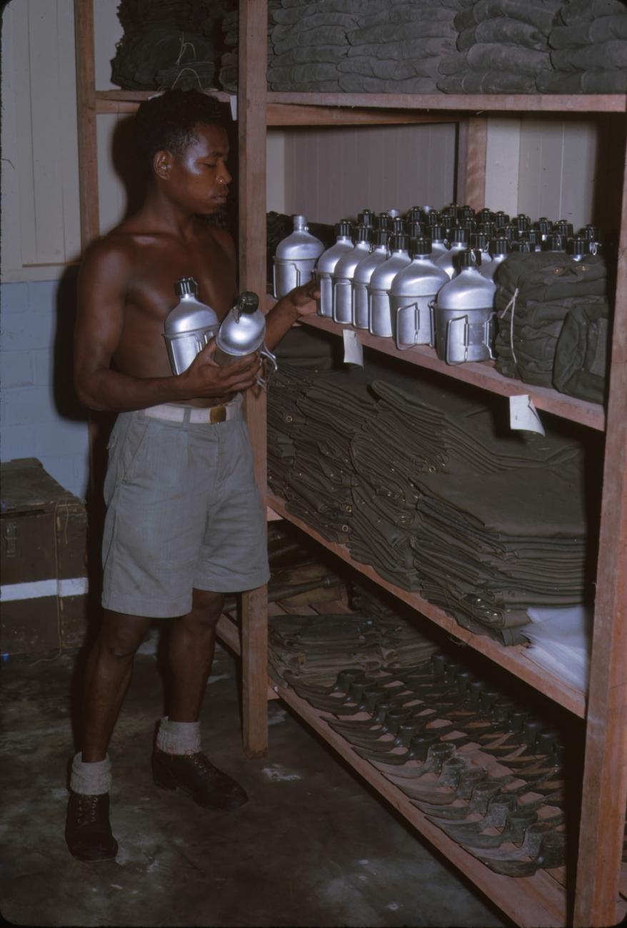 BD/209/9197 - 
Opleidingskamp Papoea Vrijwilligers Korps te Manokwari
