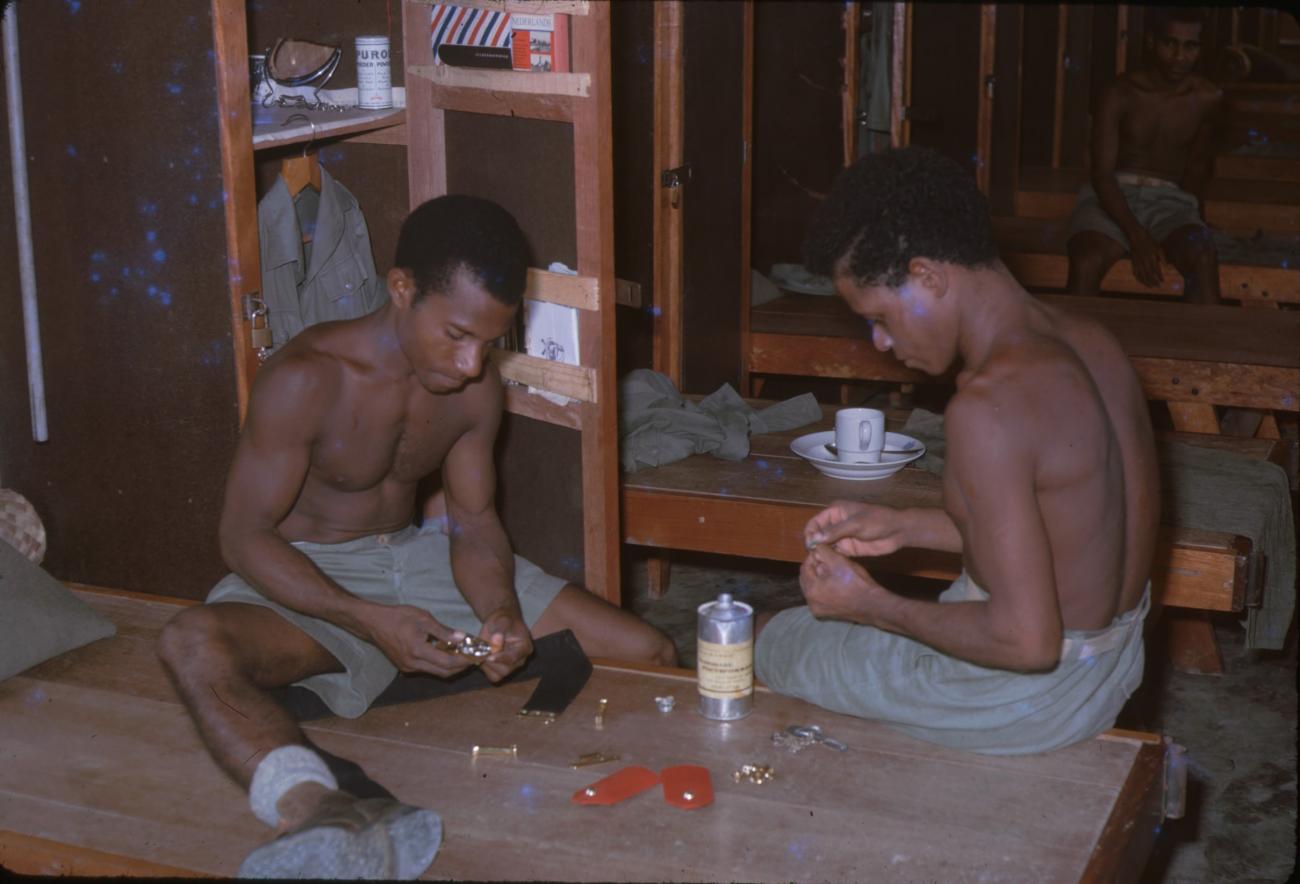 BD/209/9206 - 
Opleidingskamp Papoea Vrijwilligers Korps te Manokwari
