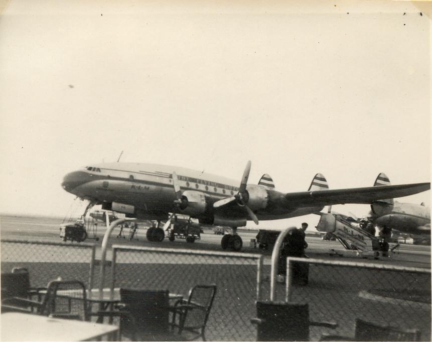 BD/308/5 - 
Op Schiphol
