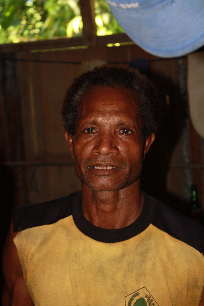 BD/153/100 - 
man uit Opiaref - Biak 
