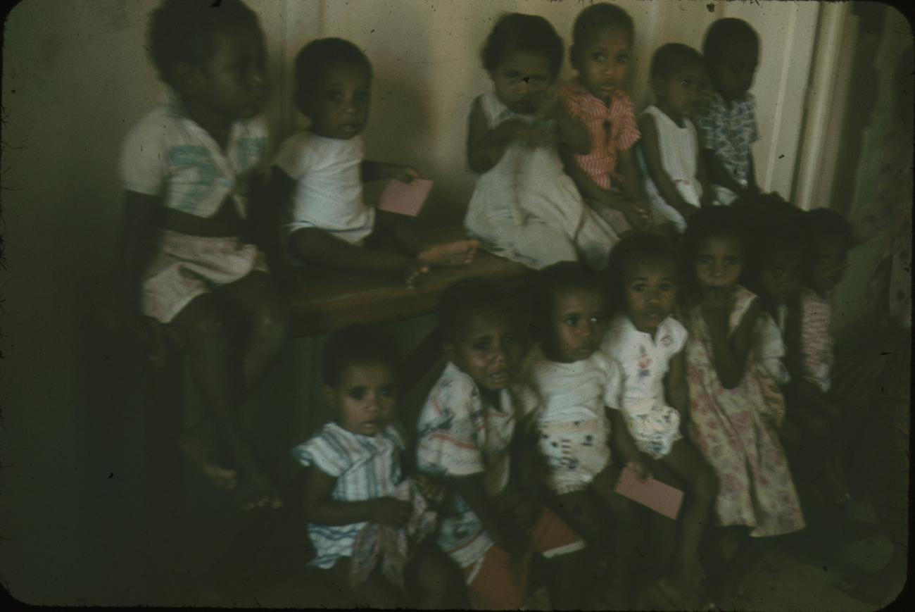 BD/144/608 - 
Groepsfoto kinderen. M.i. al beschreven
