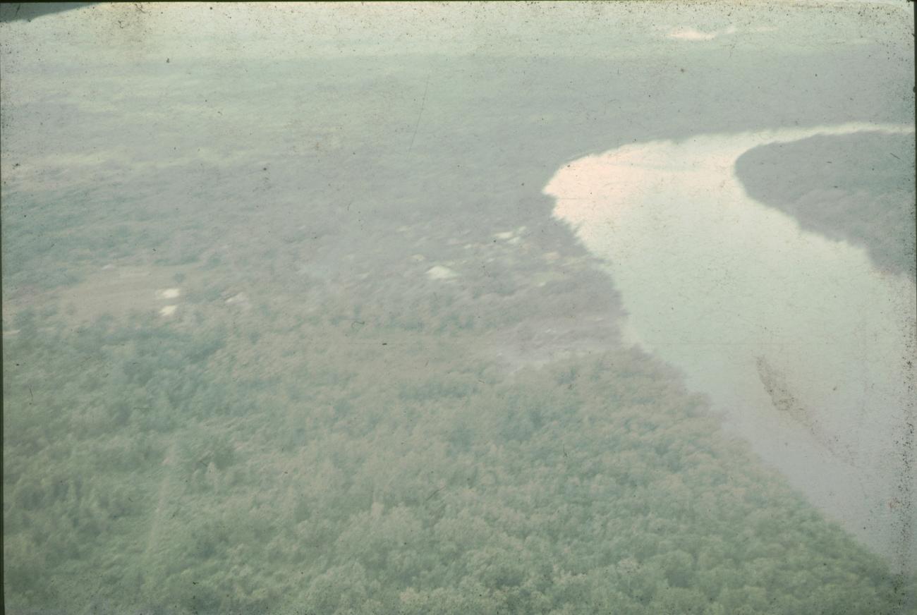 BD/144/631 - 
Luchtfoto rivier
