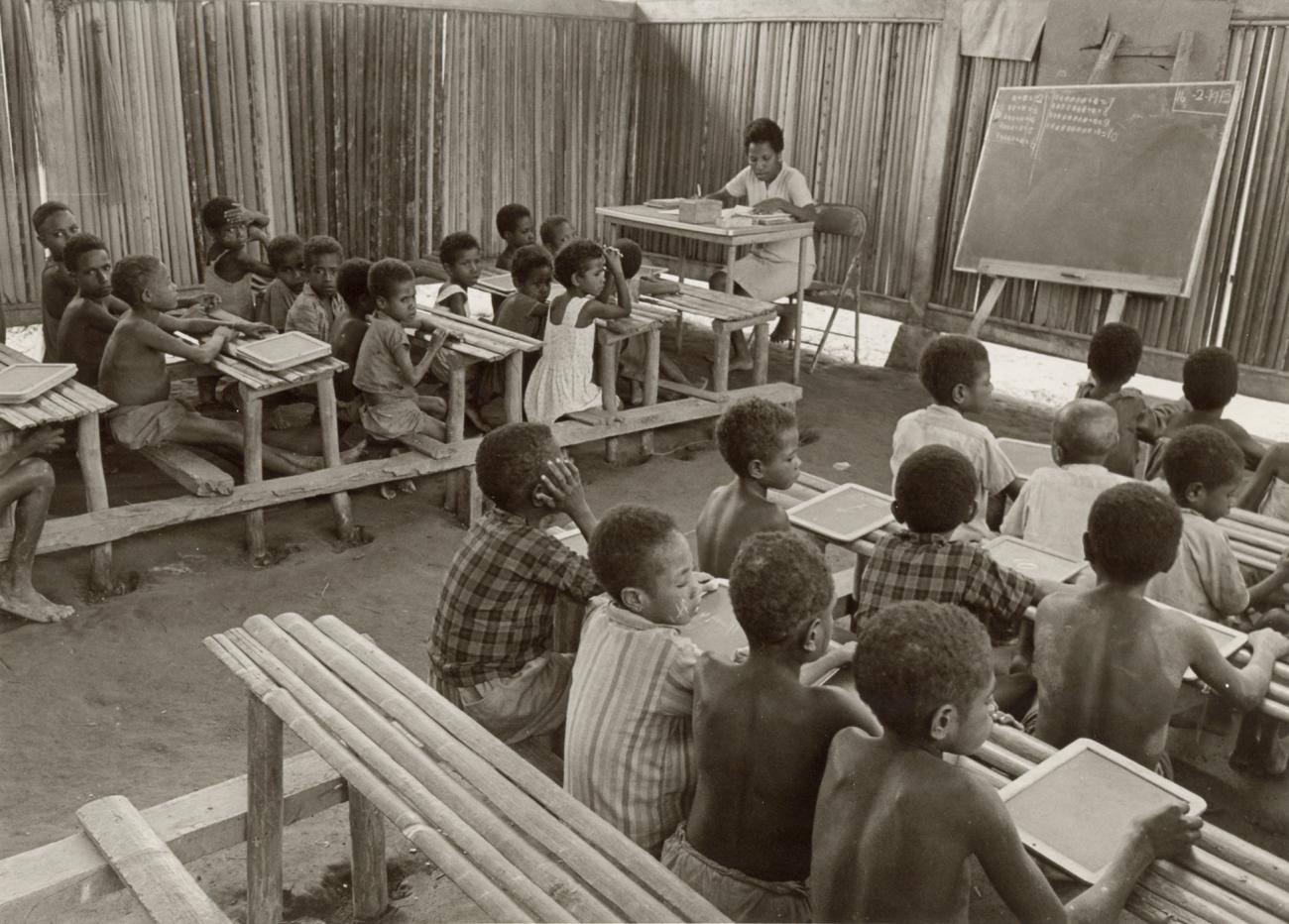 BD/326/10 -
Schoollokaal in Arso, ten zuiden van Jayapura