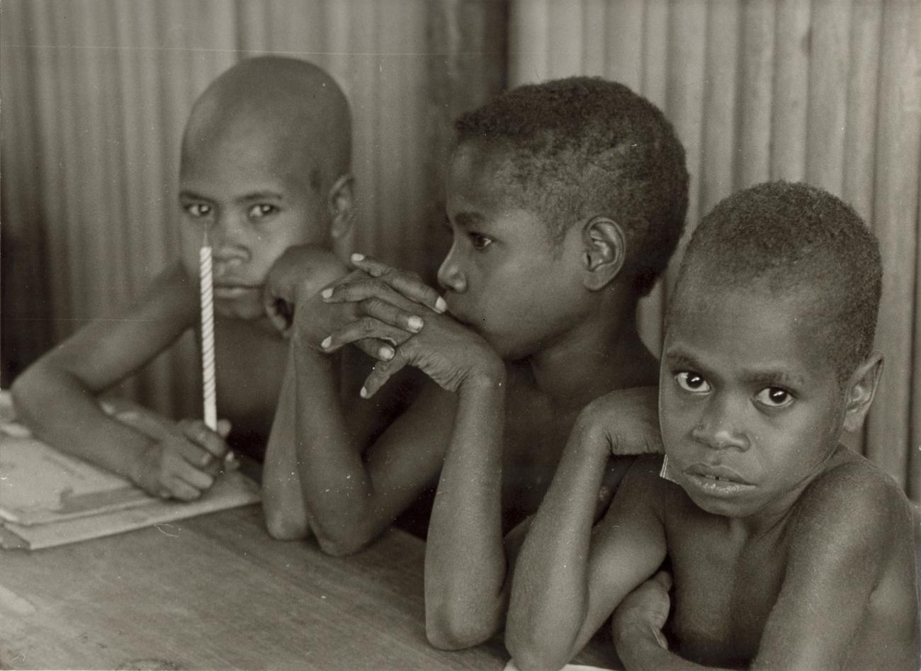 BD/326/11 -
Leerlingen in de schoolbanken in Arso (Jayapura) of Akimuga (Mimika)
