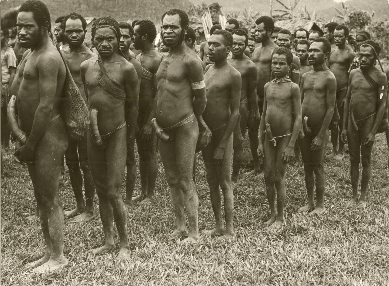 BD/326/22 -
Groep mannen, mogelijk bij een wedstrijd of marcheren bij viering van de Indonesische bevrijding