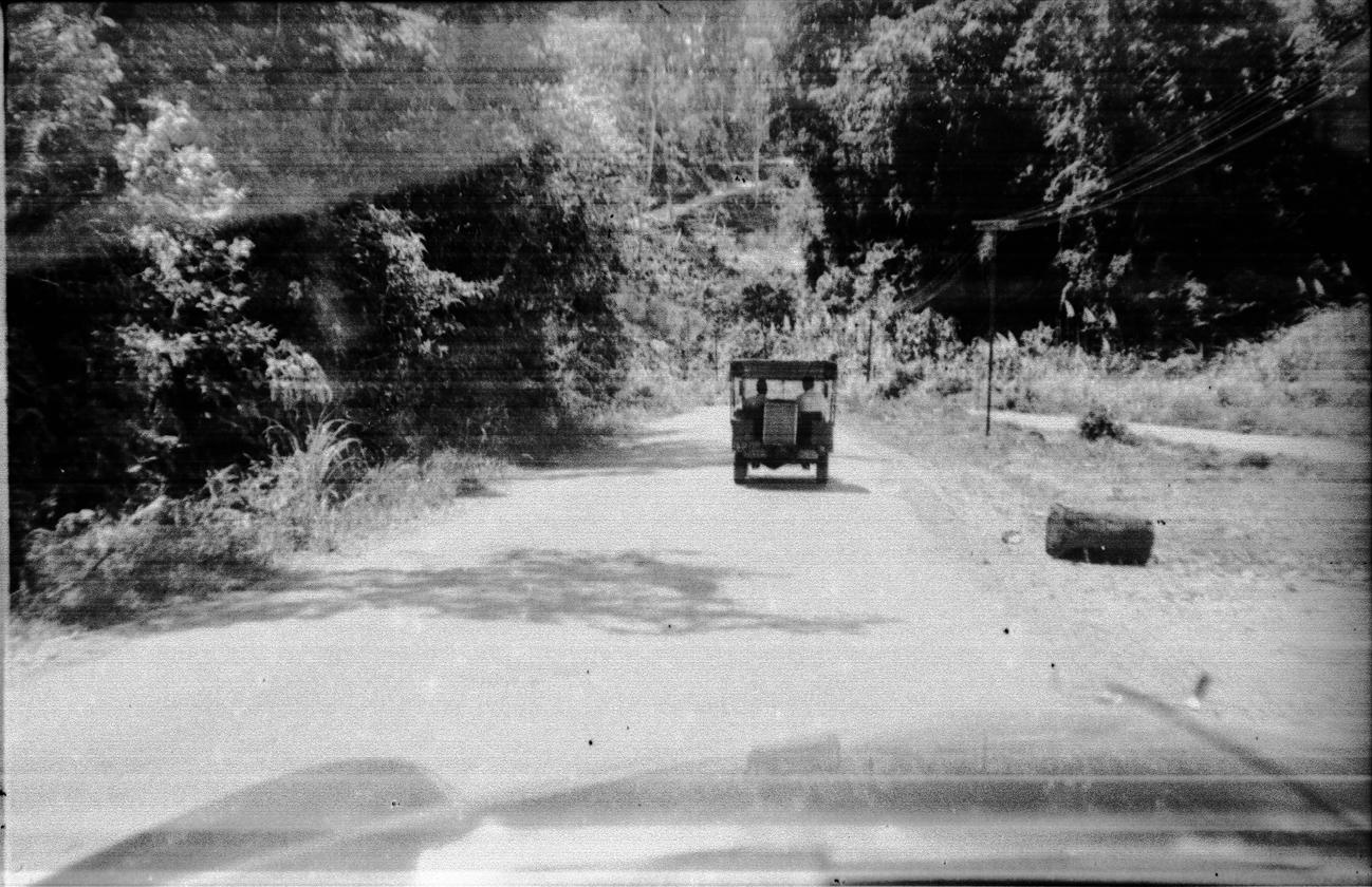 BD/67/133 - 
On the road by car
