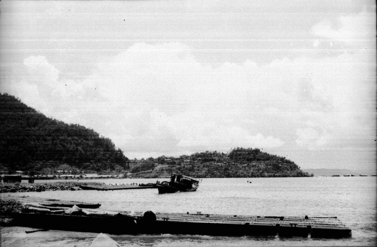 BD/67/136 - 
Half sunken ship in water
