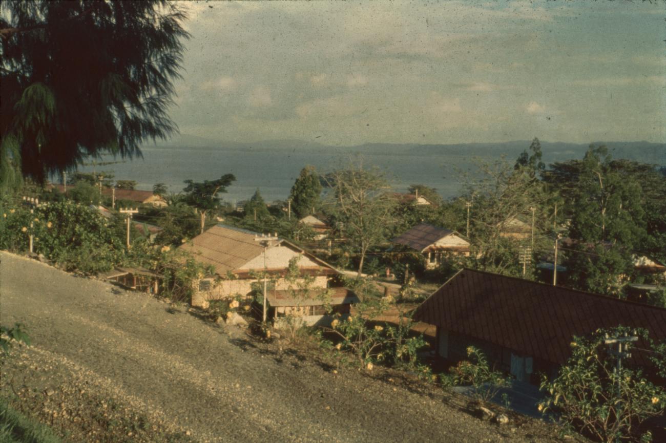 BD/67/177 - 
Overview picture of the slope at Jayapura
