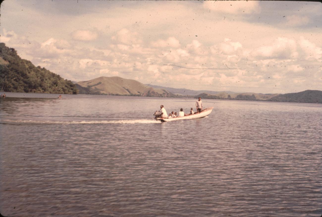 BD/67/198 - 
Motorboat on the water
