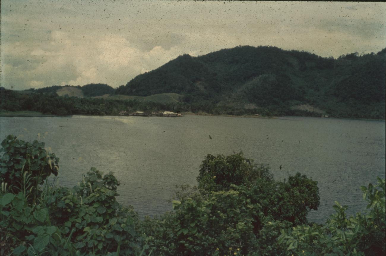 BD/67/200 - 
Lake and shore
