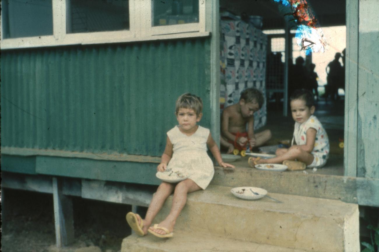 BD/67/211 - 
Portrait of children
