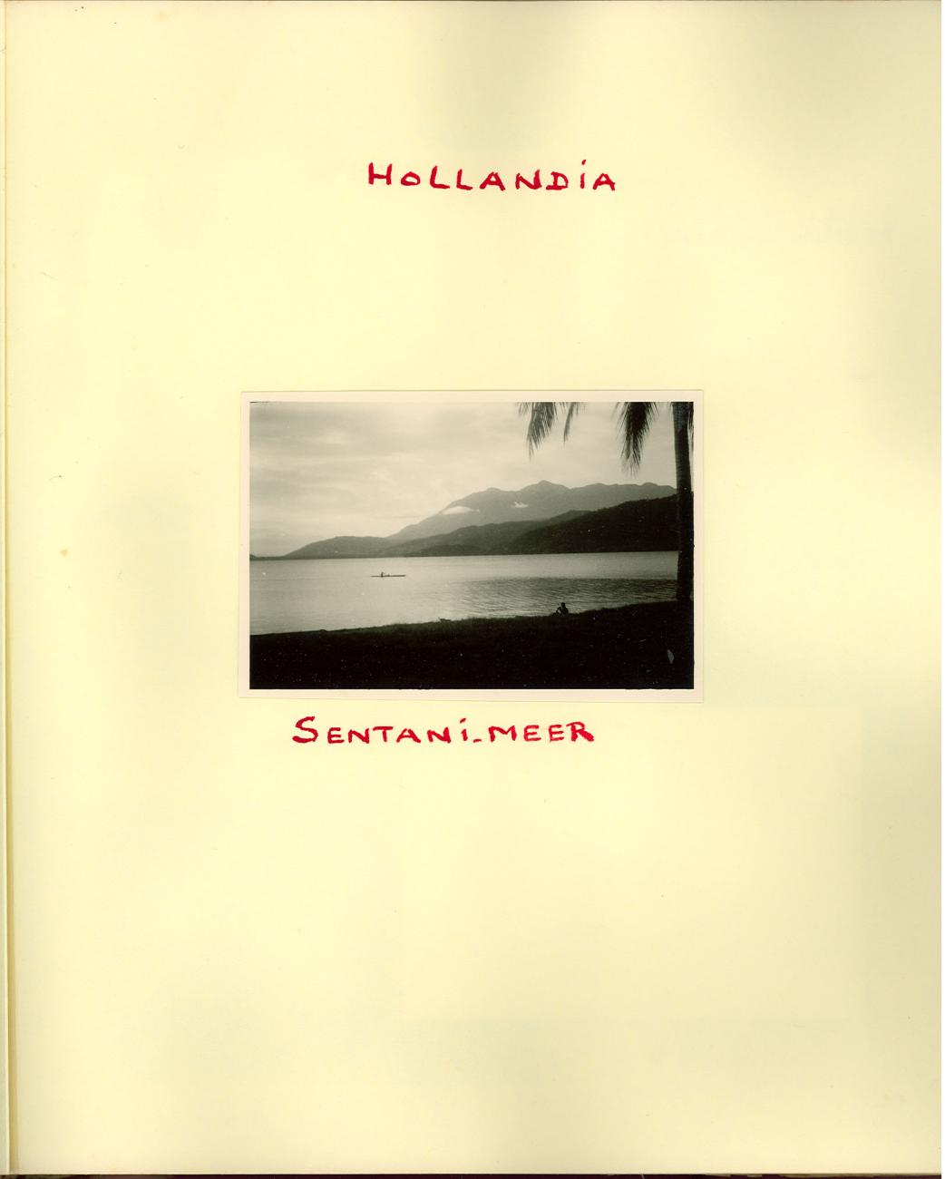 BD/83/45 -
Het Sentani-meer met een eenzame prauw