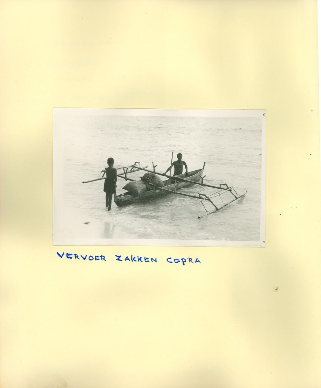 BD/83/58 - 
Vervoer van kopra per prauw
