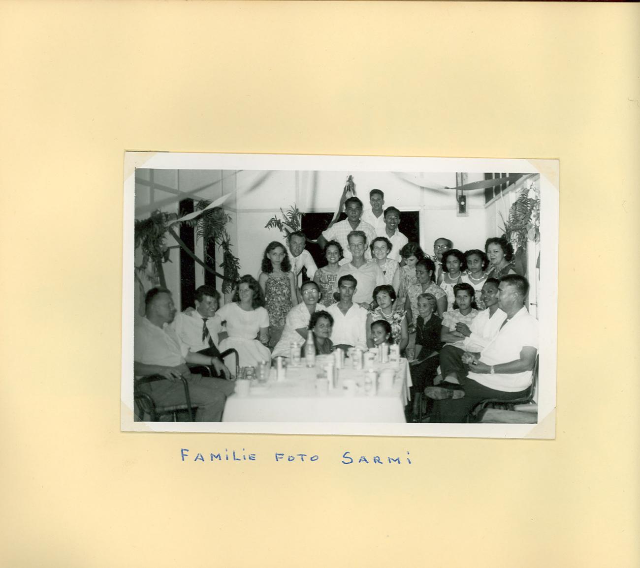 BD/83/76 -
"Familiefoto Sarmi"