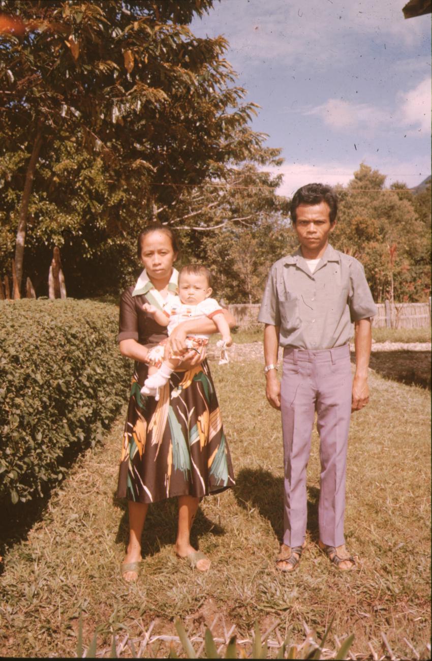 BD/132/124 - 
Indonesische familie
