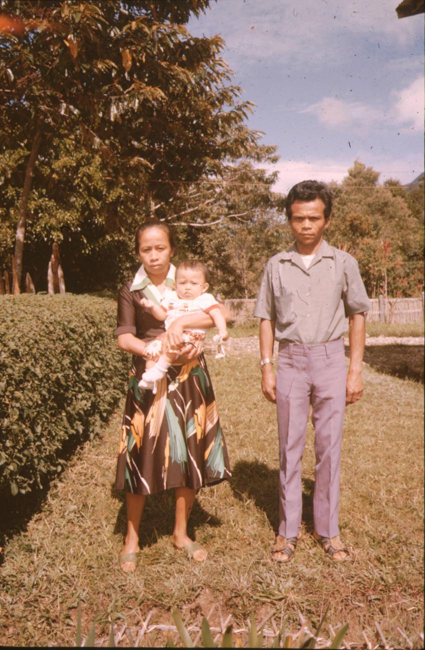 BD/132/124 -
Indonesische familie