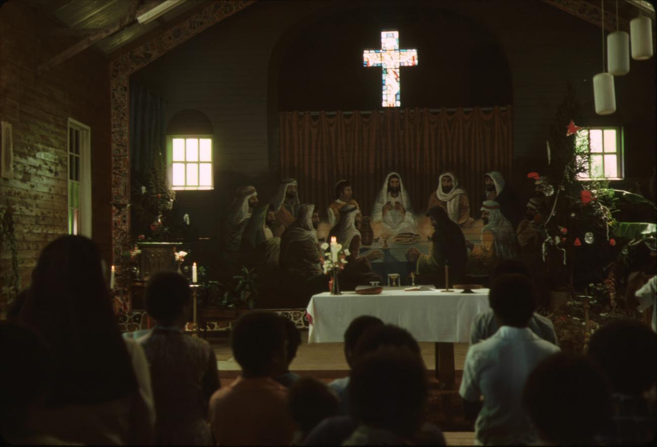 BD/132/43 -
groepsfoto van mensen in de kerk