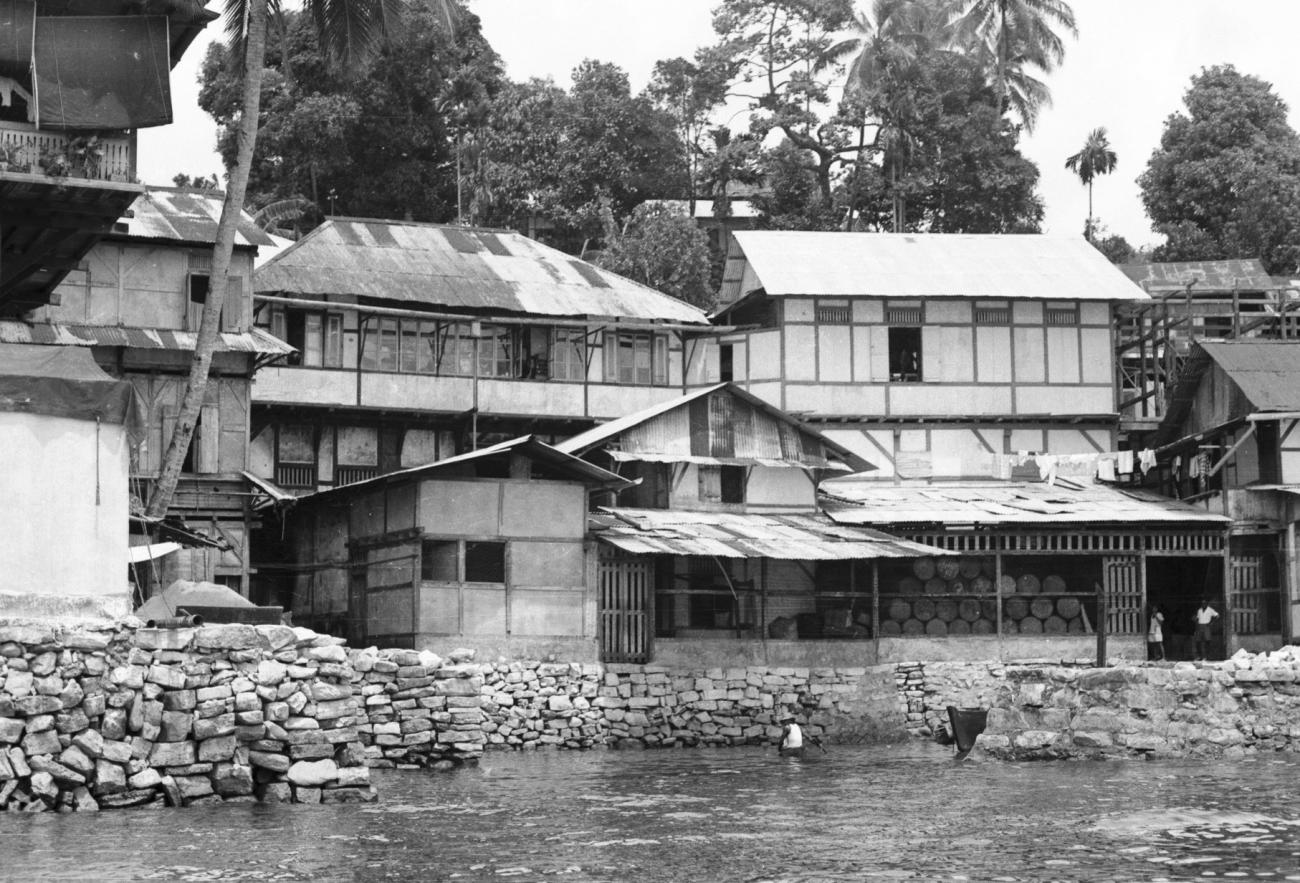 BD/133/1170 - 
Fakfak from the water
