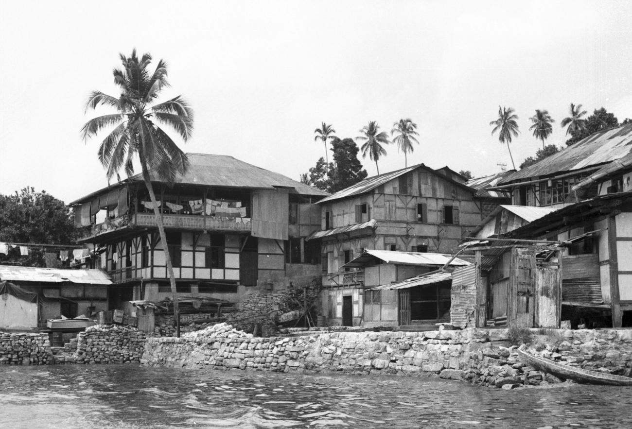 BD/133/1172 - 
Fakfak from the water
