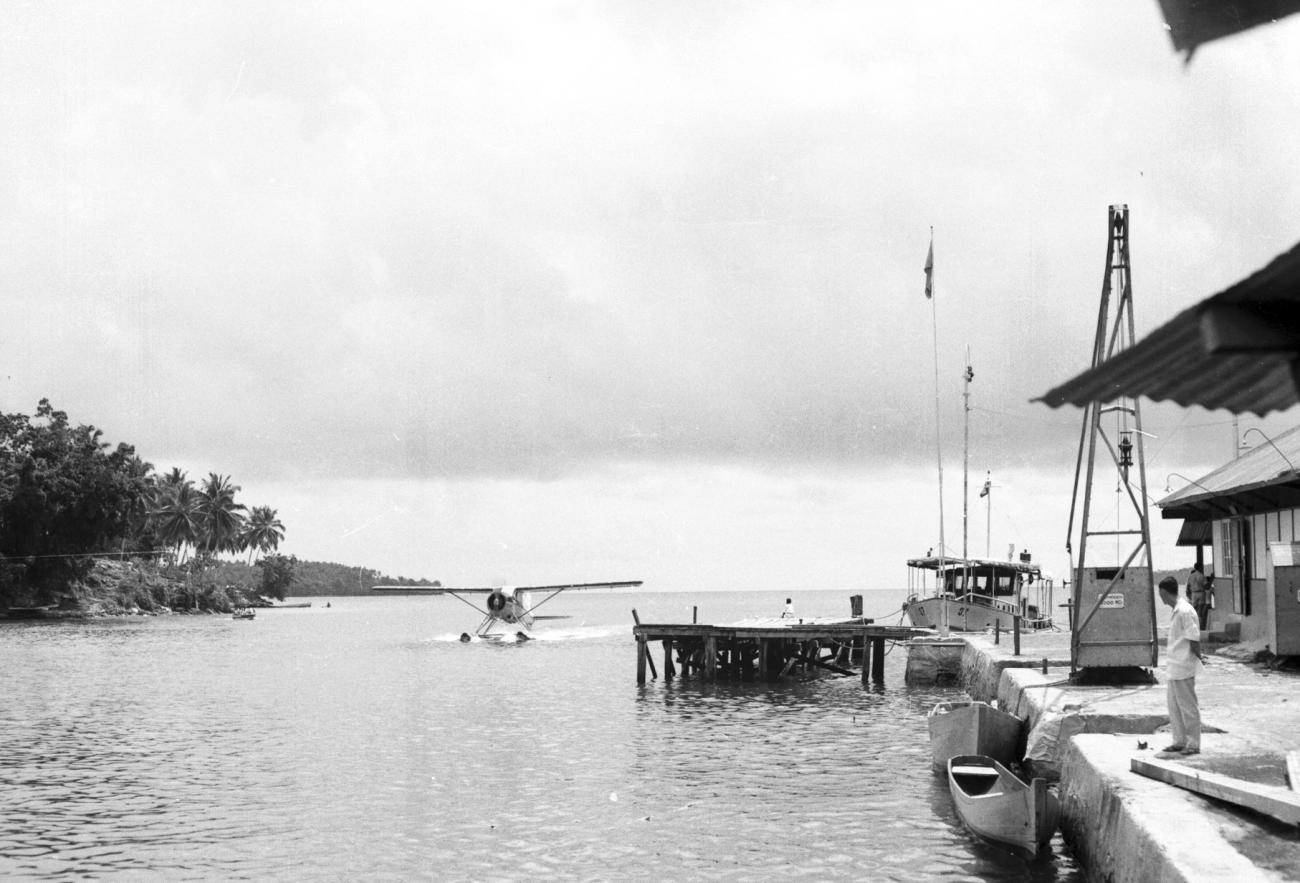 BD/133/1177 - 
Landing seaplane
