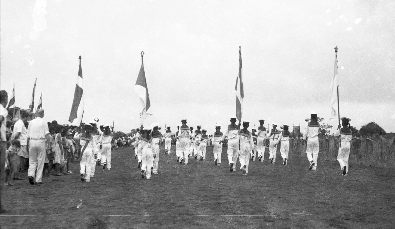 BD/133/131 -
De muziek speelt ter ere van Koninginnedag
