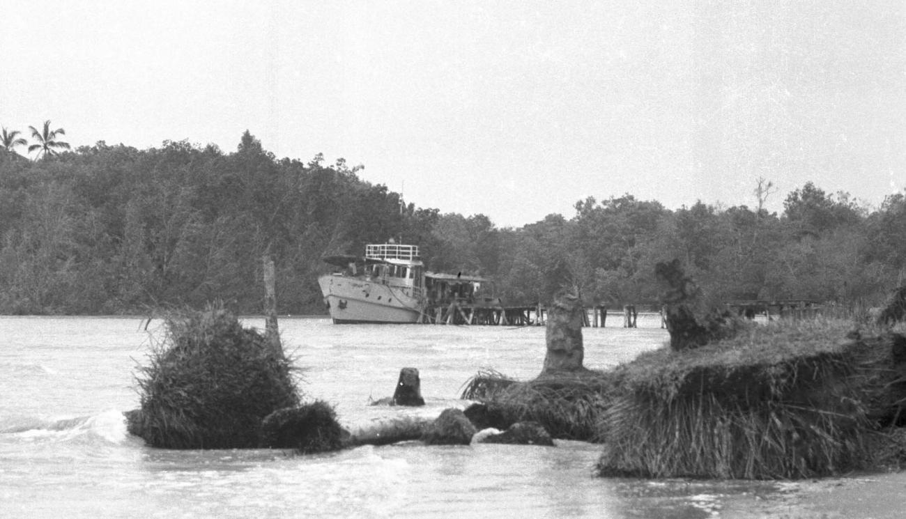 BD/133/396 - 
Boot aan aanlegsteiger
