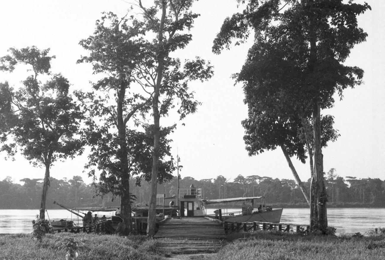 BD/133/452 - 
Boot aan aanlegsteiger
