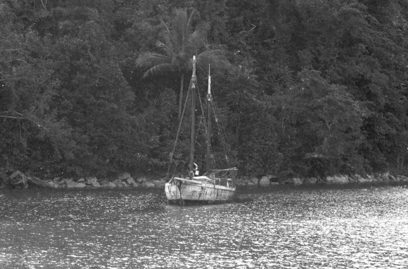 BD/133/587 - 
Boot op het water
