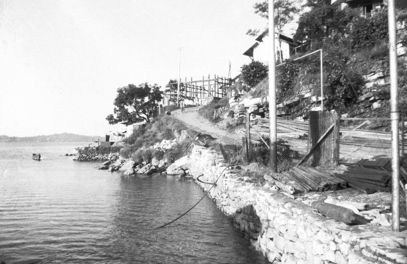 BD/133/917 - 
Constructiewerkzaamheden aan weg langs  baai
