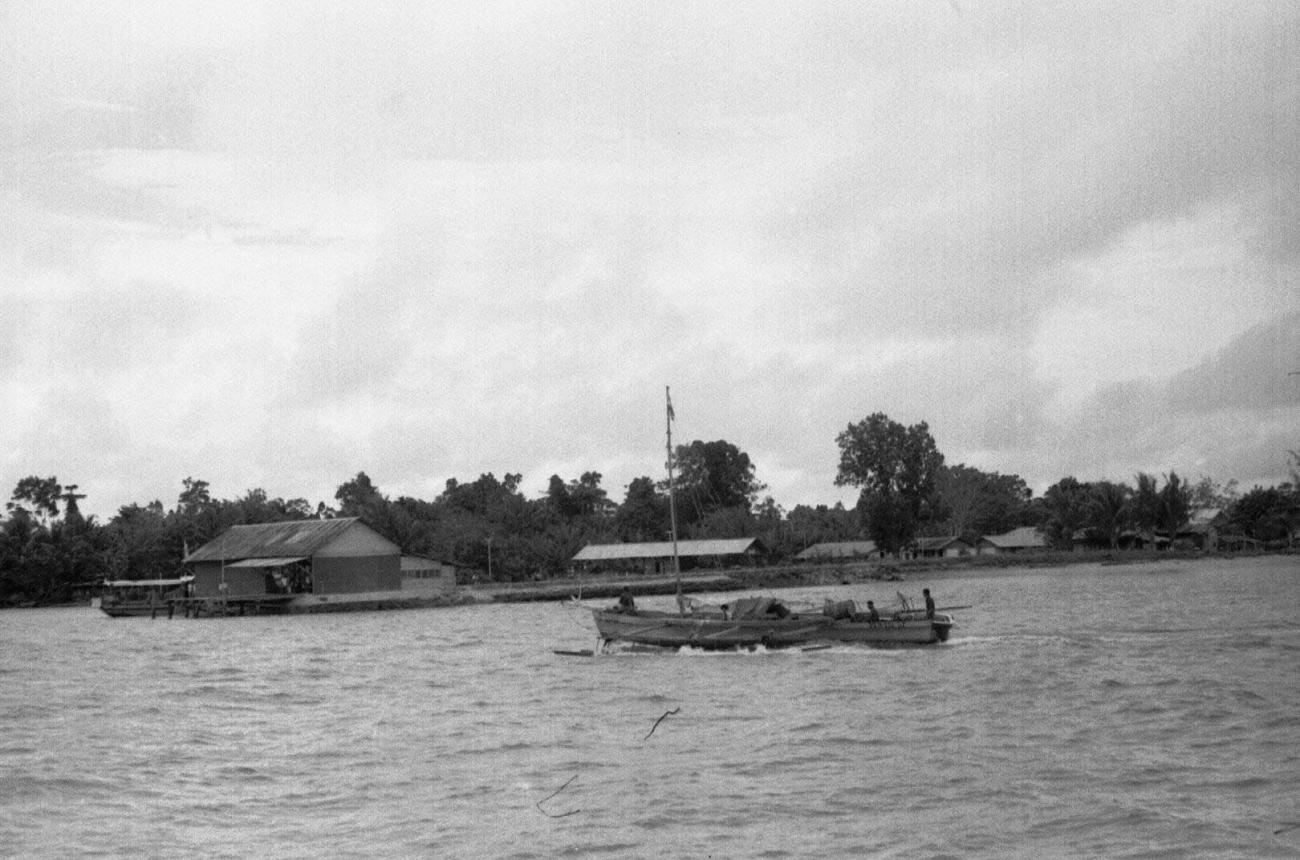 BD/133/91 -
Sarmi-Hollandia: Boot op het water