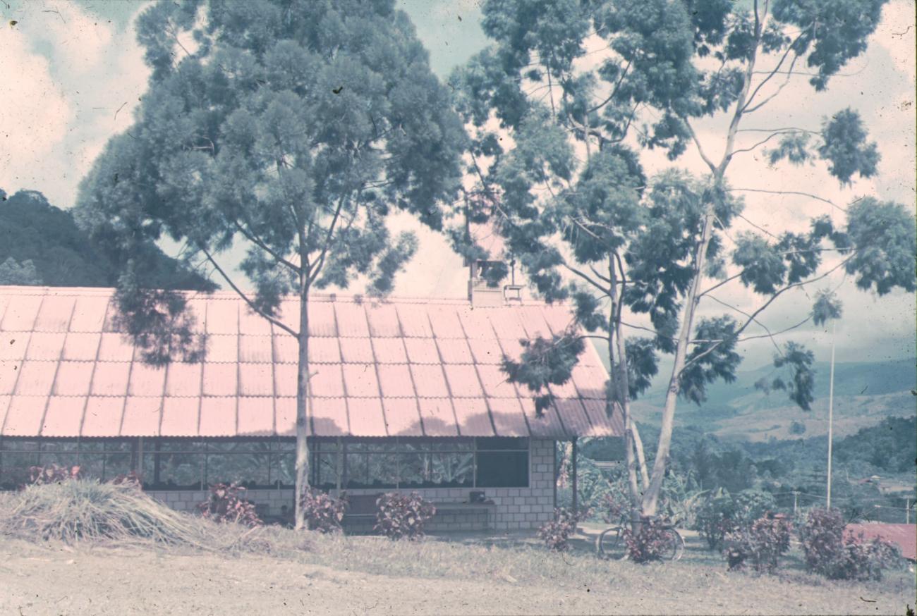 BD/145/321 - 
Lagere technische school in Kota Radja
