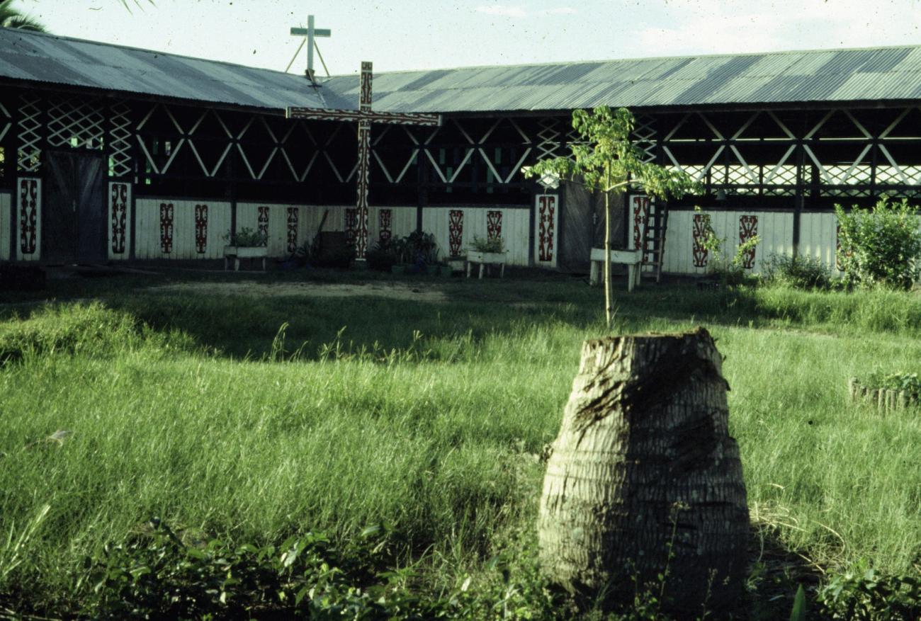 BD/216/409 -
Rooms Katholieke kerk in de Asmat