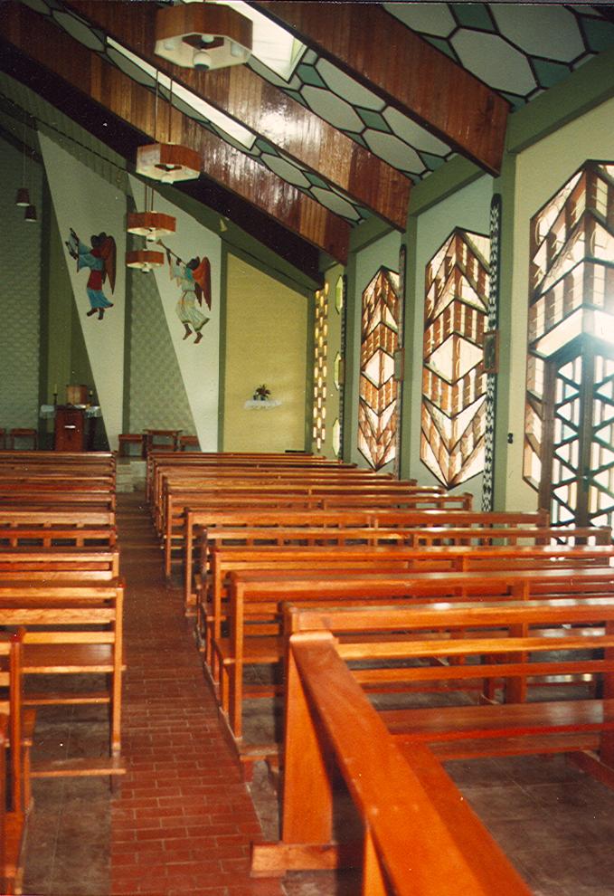 BD/269/303 -
Interieur van de kerk in Kota Raya