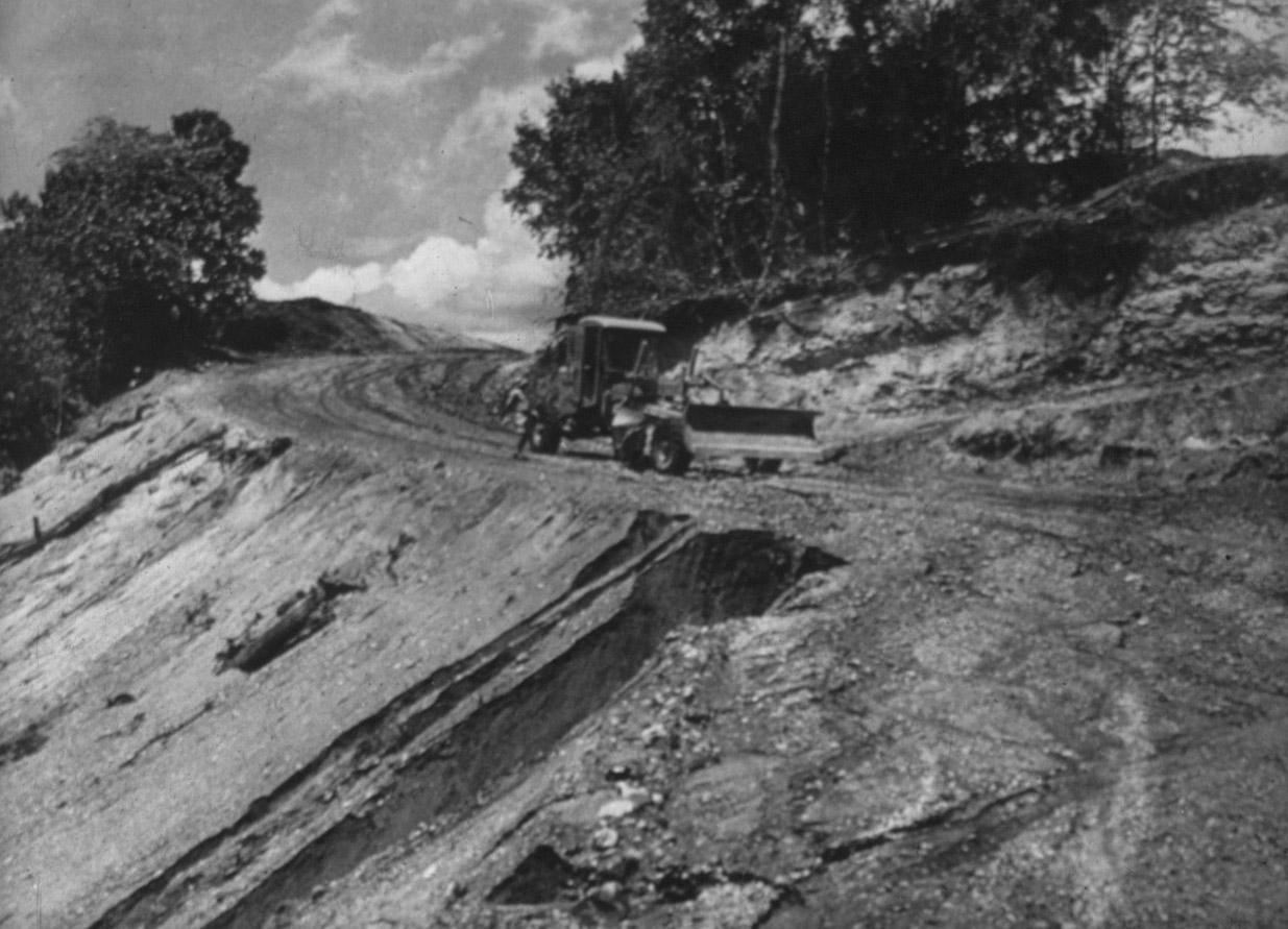 BD/285/142 - 
Aanleg weg met behulp van een bulldozer
