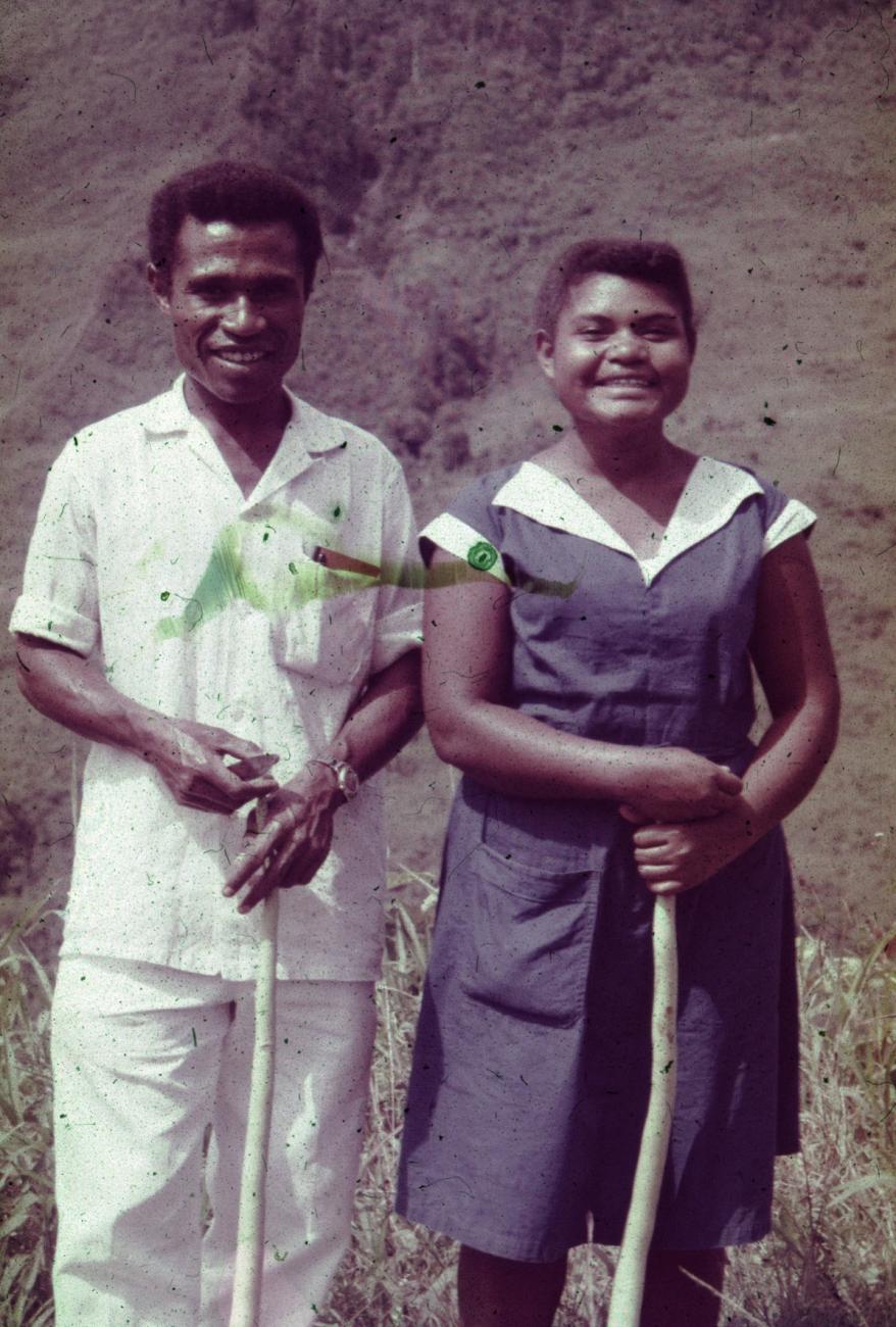 BD/289/196 - 
vrouw met kind en zwangere vrouw
