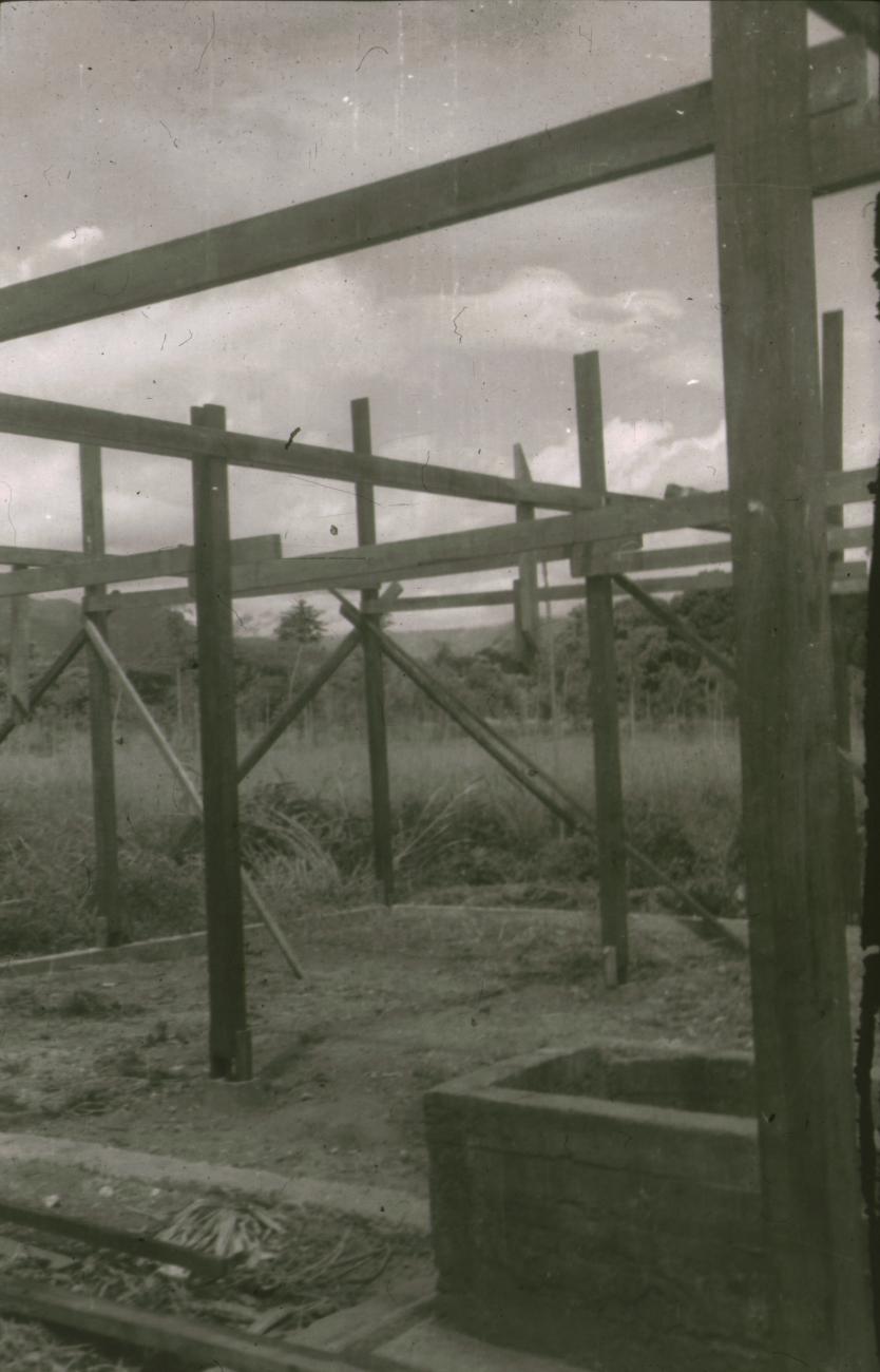 BD/309/289 -
Houten constructie van een gebouw in aanbouw