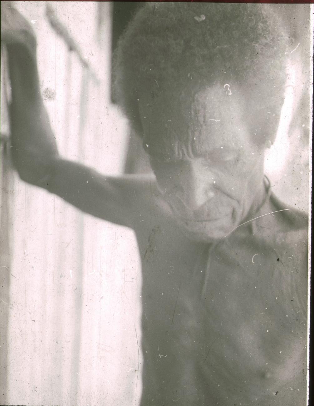 BD/309/363 -
Portret van een man uit het dorp Sisir