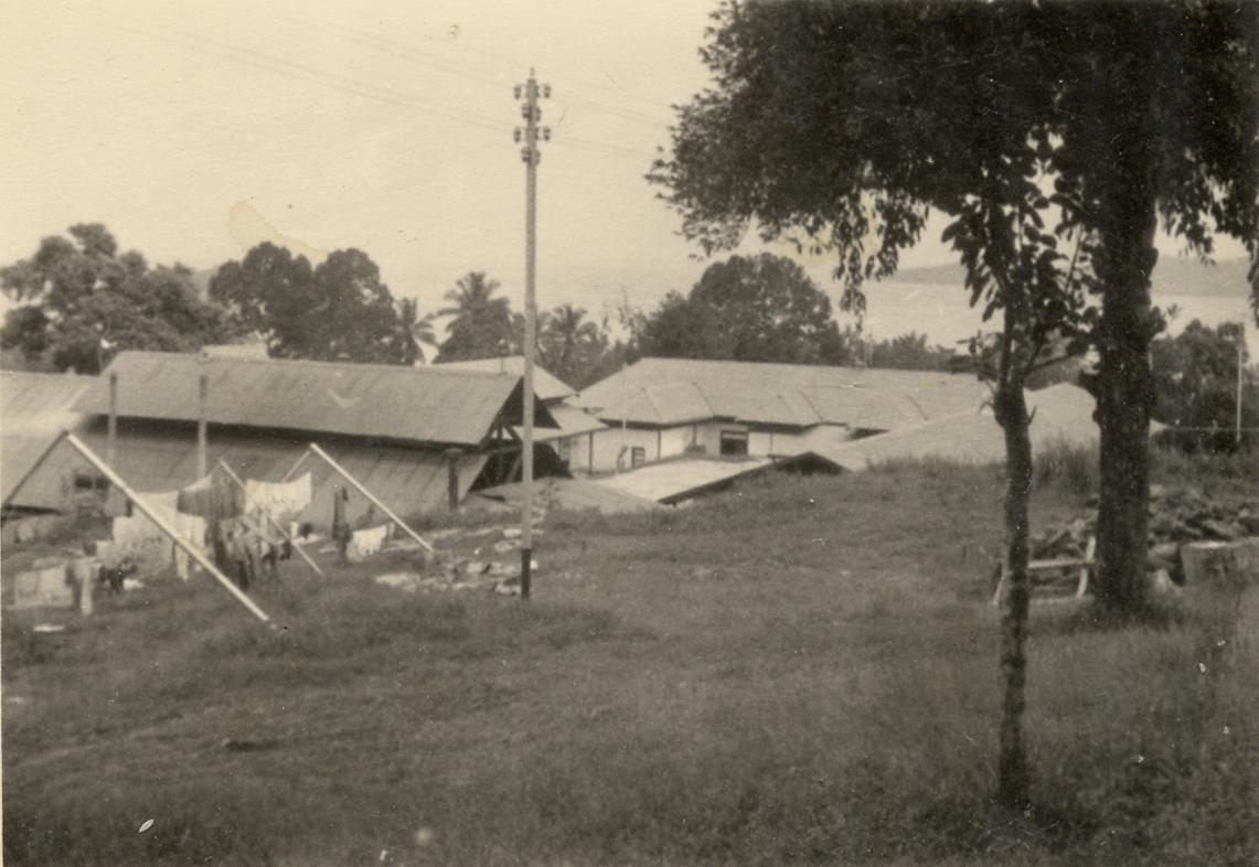 BD/318/106 -
De was hangt buiten op de kazerne van Biak