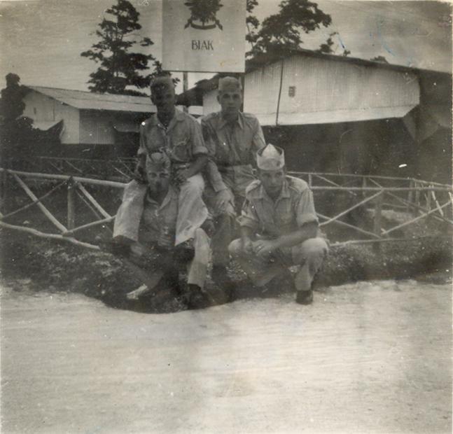 BD/318/33 -
Groepsfoto van mariniers
