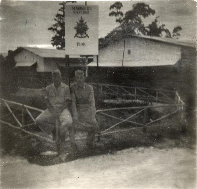 BD/318/40 -
Groepsfoto van mariniers