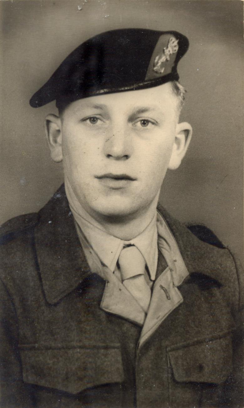 BD/318/44 -
Portret van marinier in Nederland