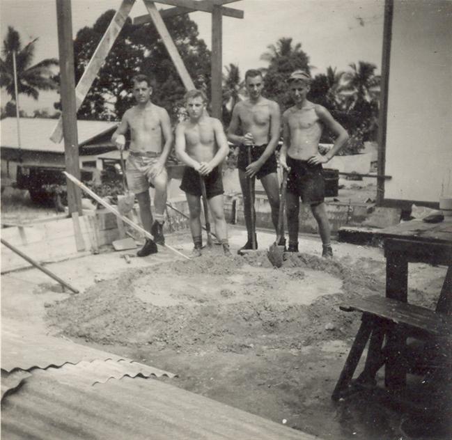 BD/318/49 -
Mariniers verrichten bouwwerkzaamheden