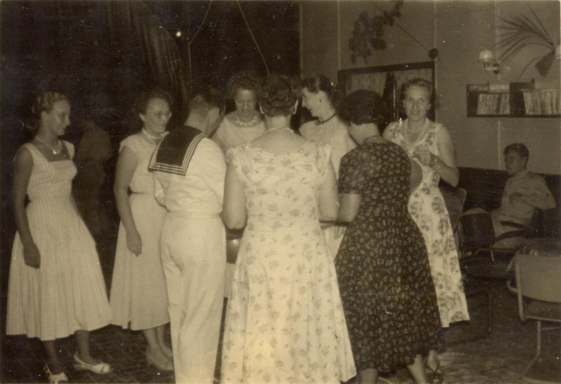 BD/318/86 -
Feestavond in gala